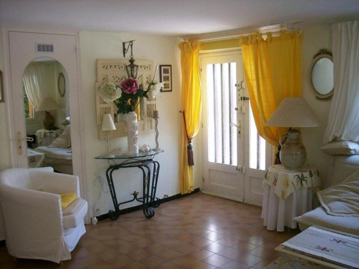 Appartement Cosy Avec Terrasse Et Parking, A 2 Pas De La Plage De Saint-Clair - Menage Inclus - Fr-1-251-12 Le Lavandou Exterior foto